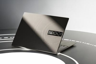 华硕Zenbook 14X OLED特别版 性能与视觉的交响曲，专为动画设计而生